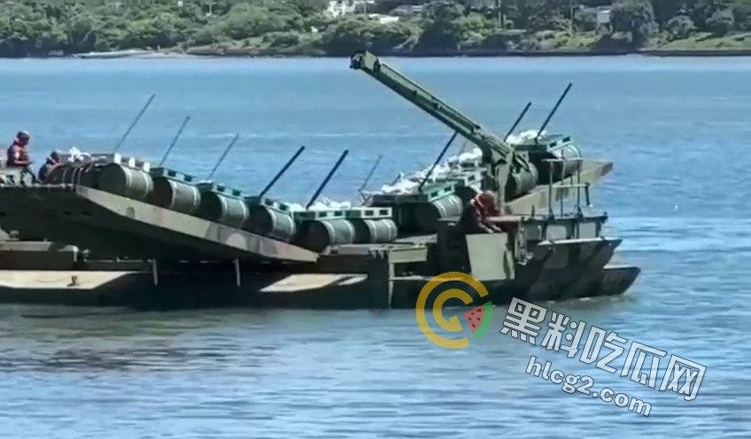 台湾“汉光40号”演习实况曝光，工兵在淡水河面快速部署惊人场景，网友惊叹演习规模！-1