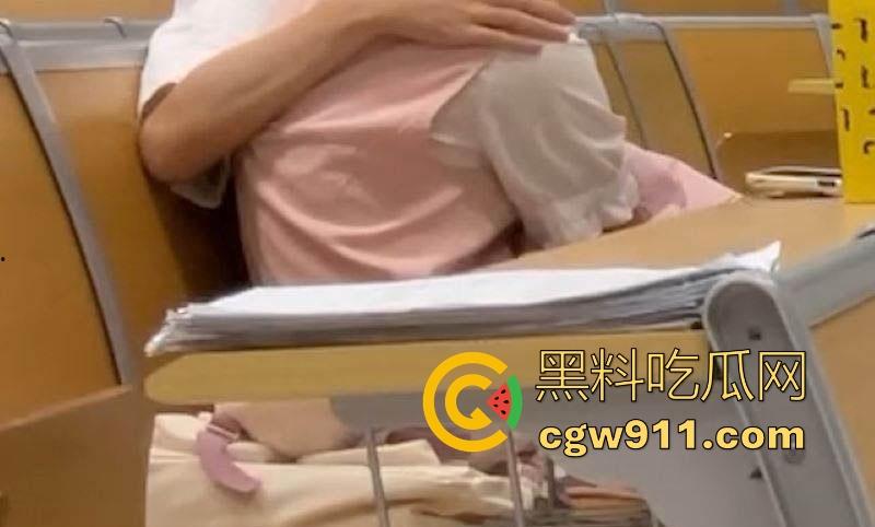 华南理工大学反差情侣私密视频曝光,前有阶梯教室导管小手撸硬,后有床上后入猛插,年轻就是好!-2