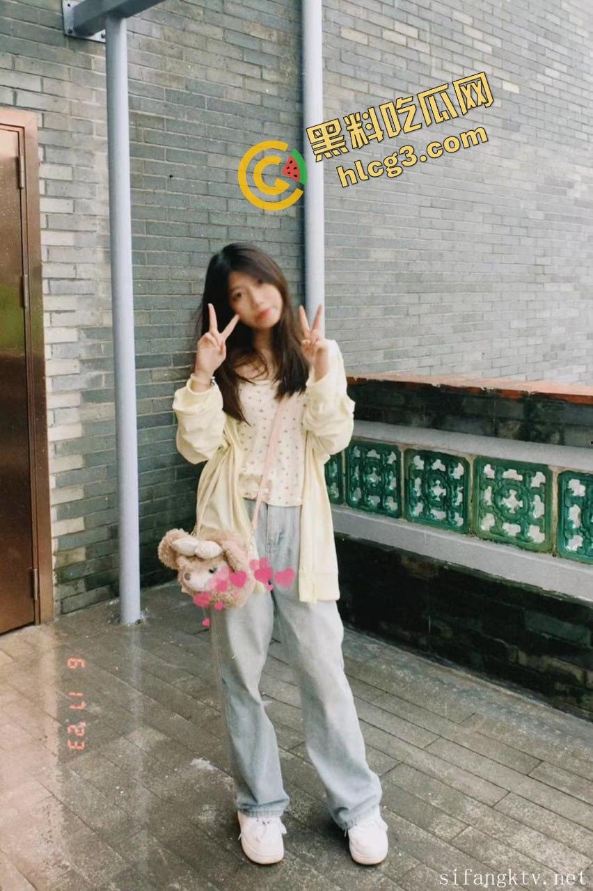 江西抚州无敌清纯高中生少女『李欢瑶』私底下超级骚贱 脱衣露奶露逼与在外清纯可爱形成鲜明对比 合集流出-5