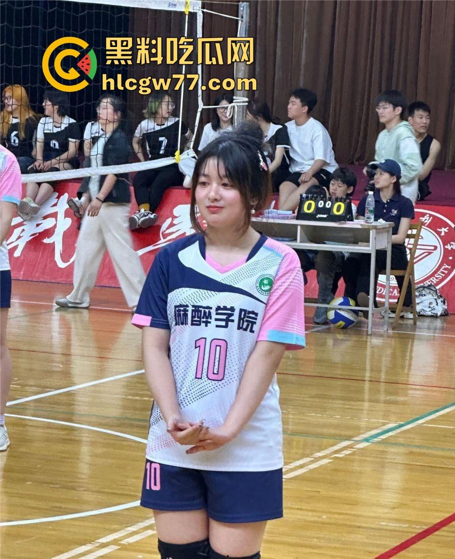 徐州医科大学大四可爱学姐【薛艺琳】表面乖女实则骚货，背着纯情男友网上调情 极致的反差母狗！-5