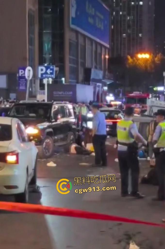 9月6日武汉江汉路车祸!苏A醉驾狂魔中元节化身人间杀器,冲撞行人,最少死伤七八个,是不是鬼上身了?-1