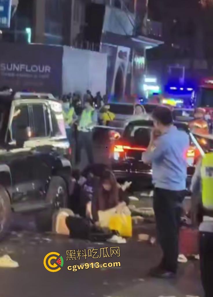 9月6日武汉江汉路车祸!苏A醉驾狂魔中元节化身人间杀器,冲撞行人,最少死伤七八个,是不是鬼上身了?-2