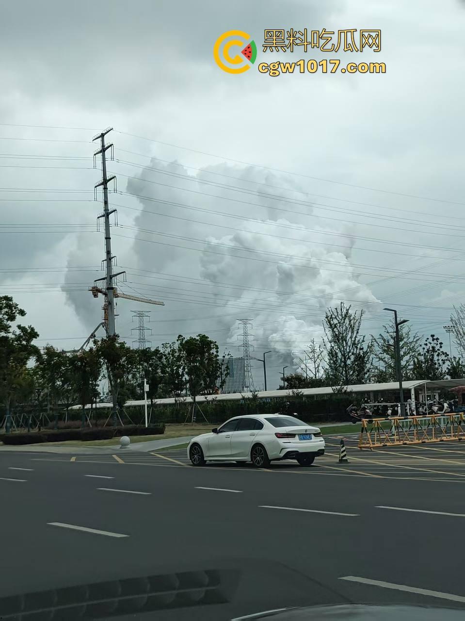 江苏无锡澄星磷化工厂发生大爆炸!疑似出现有毒气体,工厂周围被烟雾笼罩,极其像末日世界场景!-2