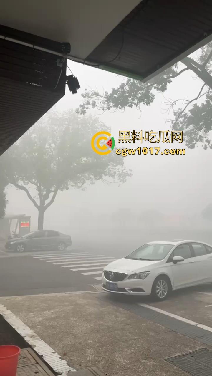 江苏无锡澄星磷化工厂发生大爆炸!疑似出现有毒气体,工厂周围被烟雾笼罩,极其像末日世界场景!-12