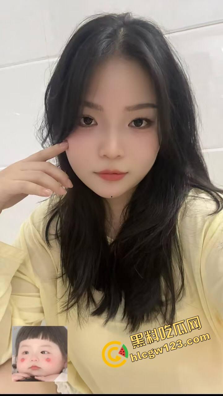 这主播真有绝活,胸能晃腿能劈嘴能含,一字马都能给你一秒五劈,我赌你们撑不过5分钟!-3