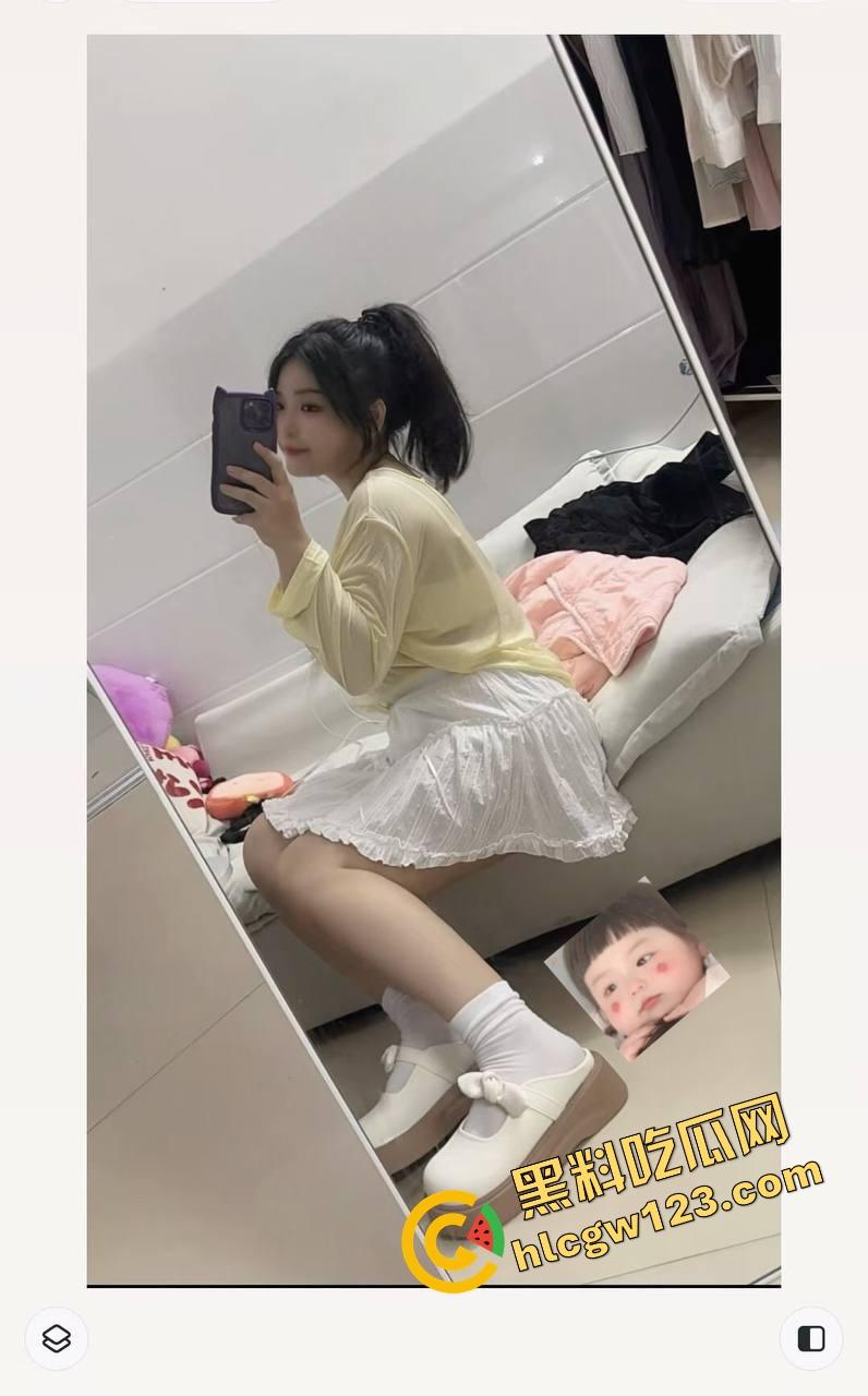 这主播真有绝活,胸能晃腿能劈嘴能含,一字马都能给你一秒五劈,我赌你们撑不过5分钟!-4