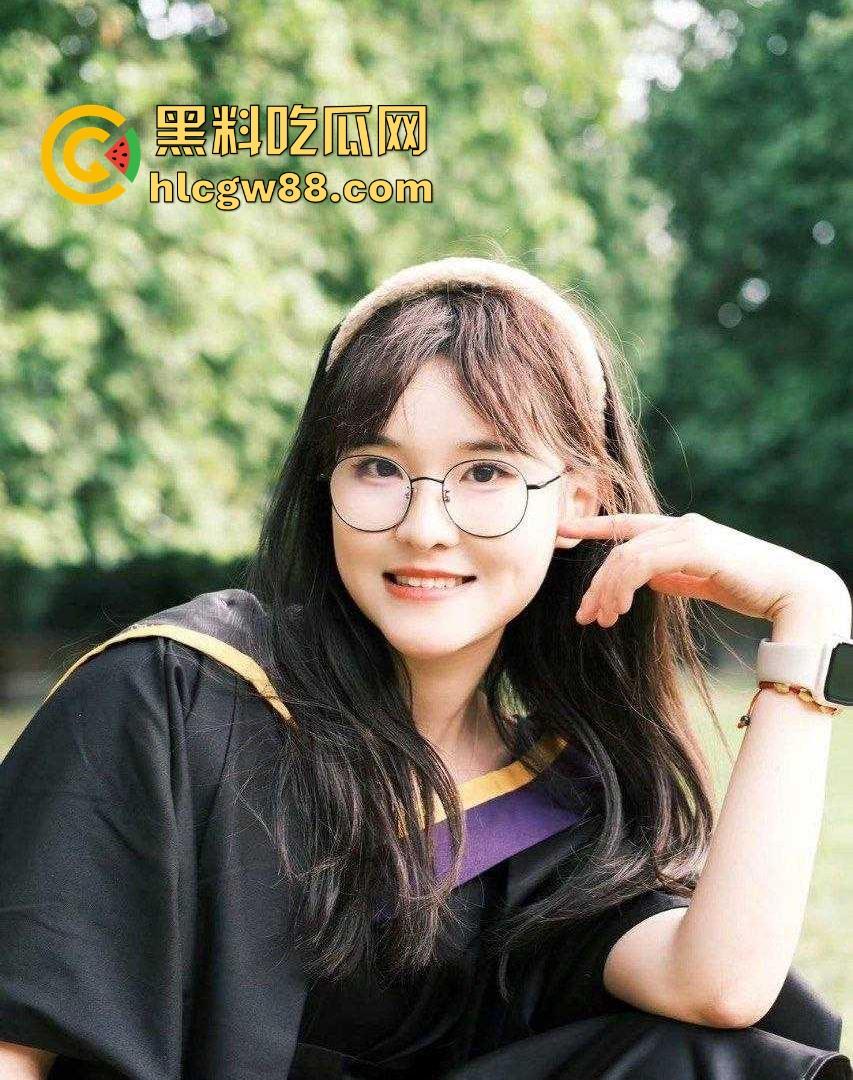 广东工业大学眼镜学生妹【周扬莹】男友相约酒店 情趣睡衣先上阵 男友大量精子往逼里面猛灌的视频曝光!-2