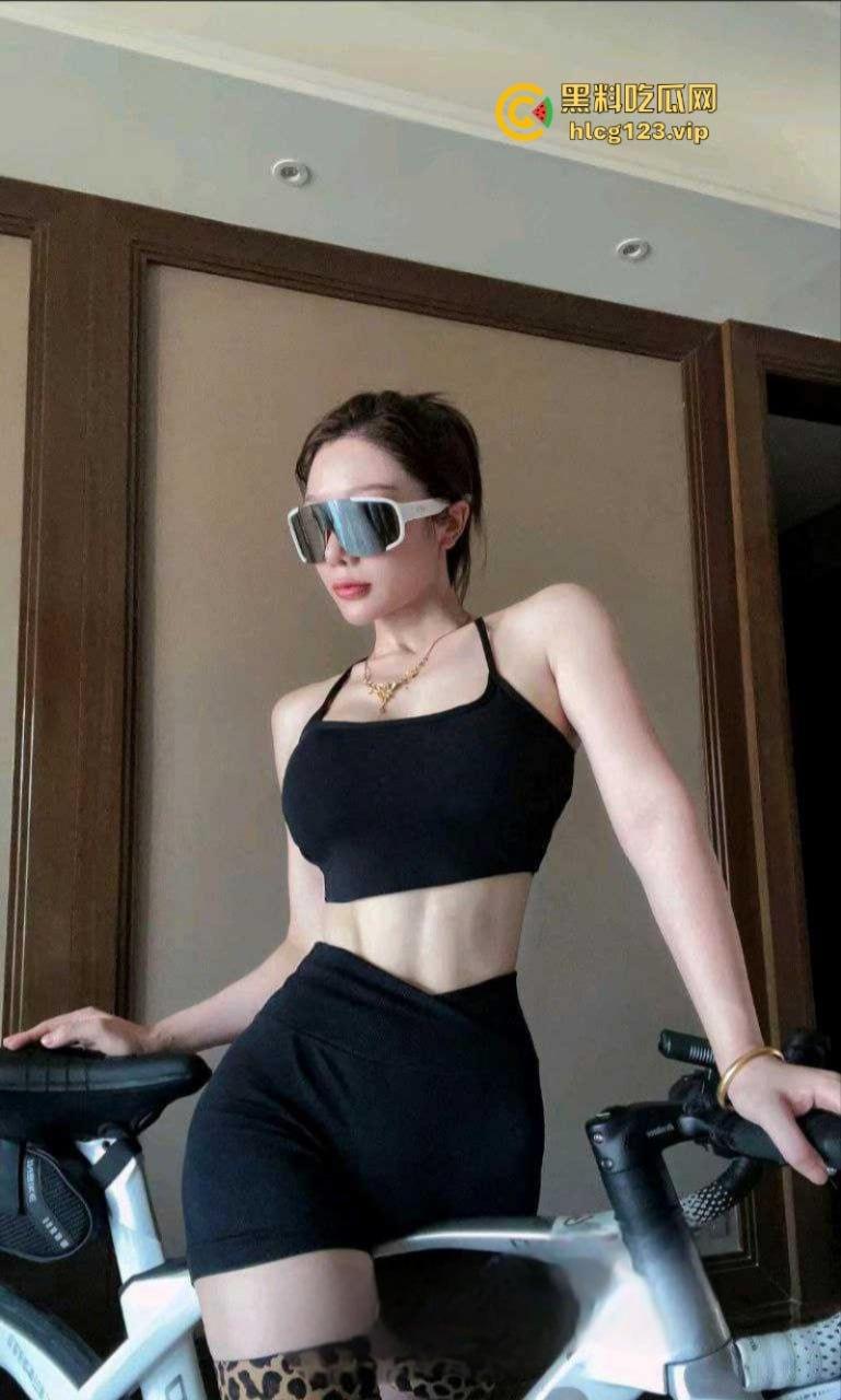 抖音15万粉丝【黄阿玛】平时爱骑车健身身材巨好的完美炮架 骑行圈果然乱!-8