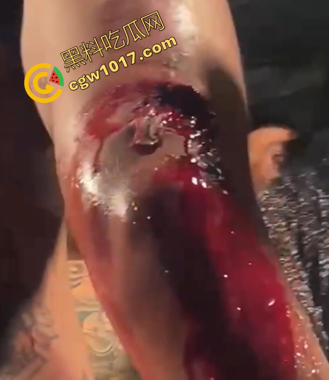 血肉横飞的惊悚杂技秀:铁链穿鼻,割肉喷血,震撼夺目,酷烈表演让人目眩,胆小者勿入!-6