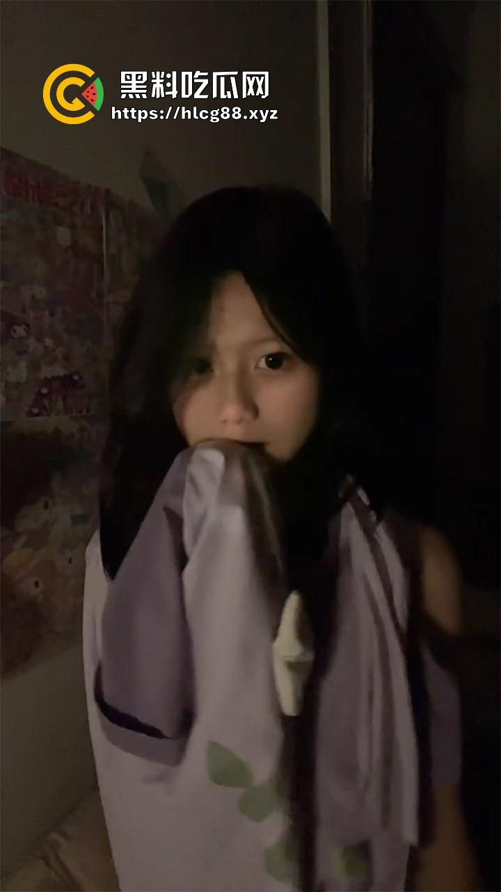 广东江门反差嫩妹【魏茵茵】颜值清纯白嫩少女 线上接客钱到位直接拉黑 附近的瓜友要小心了!-5