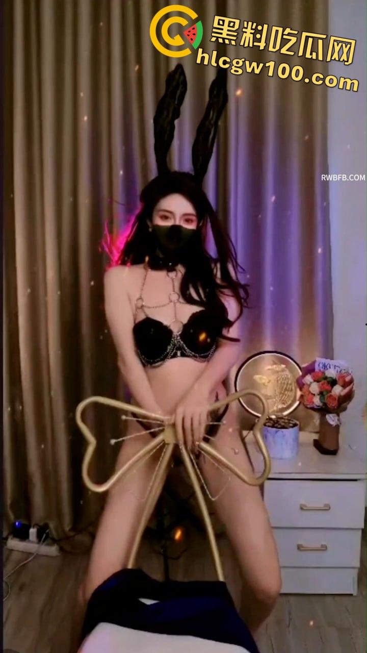 抖音反差婊【知洲】,榜一大哥定制骚舞,蕾丝丁字渔网袜,丰乳肥臀大骚逼-12