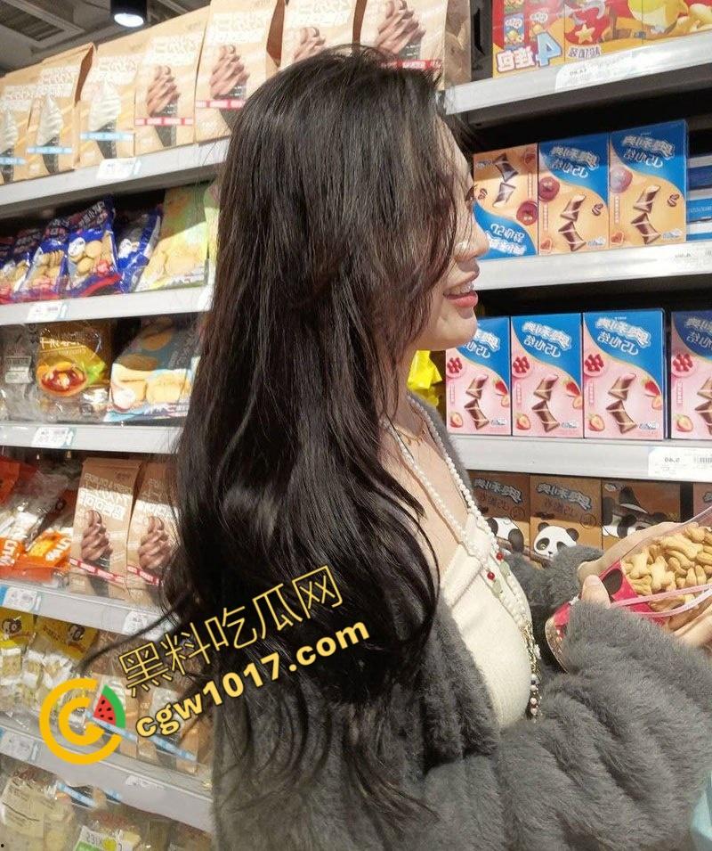 湖北孝义学生情侣酒店做爱视频曝光!身穿情趣内衣,白嫩巨乳诱人至极,口交深喉,女上骑乘,视觉冲击爆棚!-1