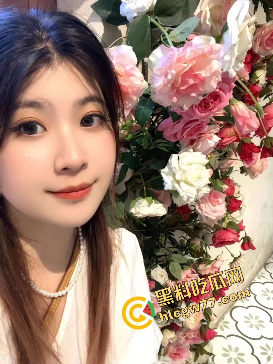 英国留学生『柳依依』顶级巨乳舔洋屌,老佛爷送银币她送淫逼,这不就是新时代传承?-3