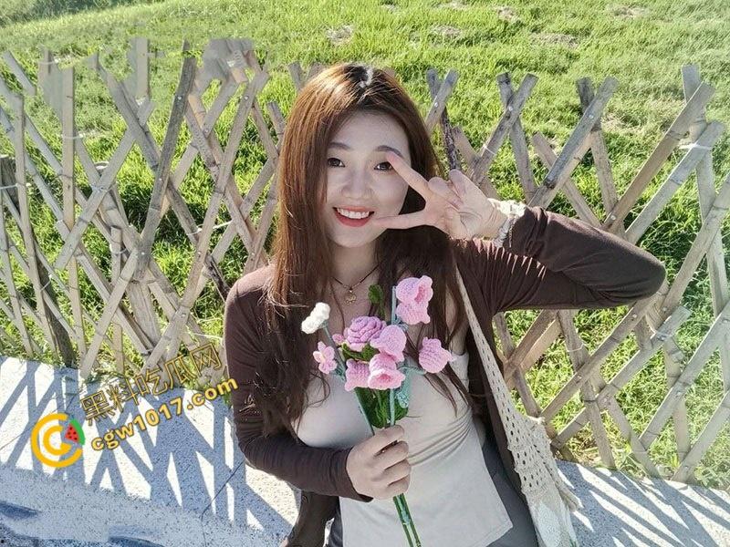 湖北孝义学生情侣酒店做爱视频曝光!身穿情趣内衣,白嫩巨乳诱人至极,口交深喉,女上骑乘,视觉冲击爆棚!-2