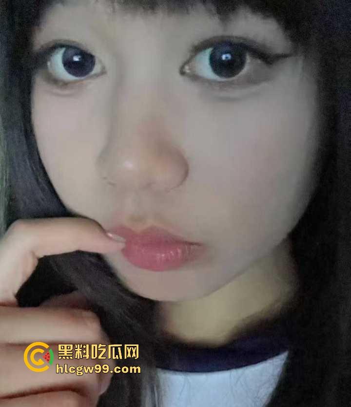 辽宁工商学院极品大三学姐【吴诗芸】给炮友拍裸照被玩腻后曝光,现实中很甜在床很骚。很有撸点!-1