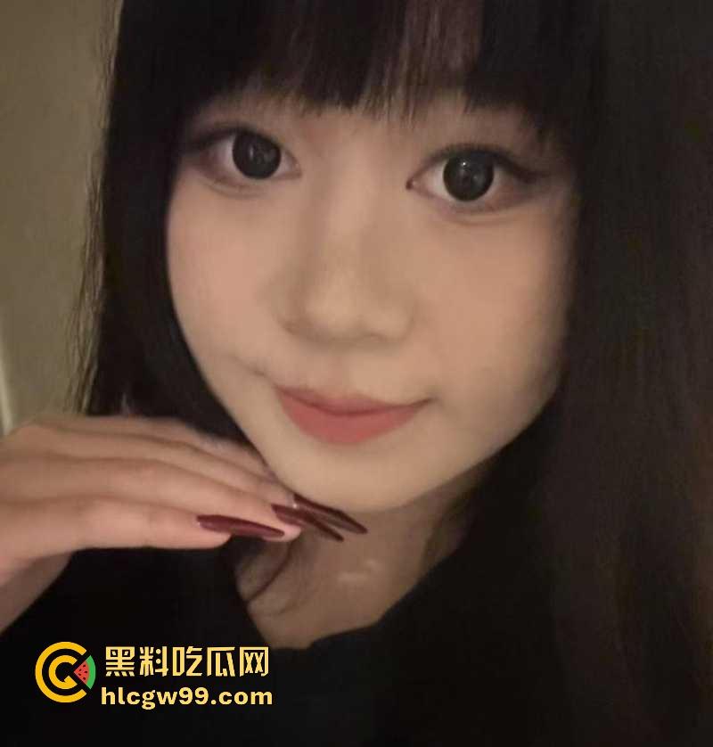 辽宁工商学院极品大三学姐【吴诗芸】给炮友拍裸照被玩腻后曝光,现实中很甜在床很骚。很有撸点!-3