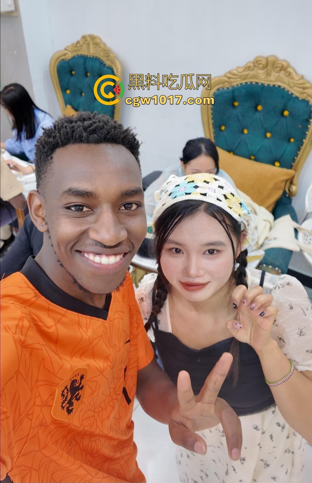 黑哥的大黑吊固然凶猛,但是主播也是身经百战,女上位榨精就是爽,黑牛直接被骑软!-1