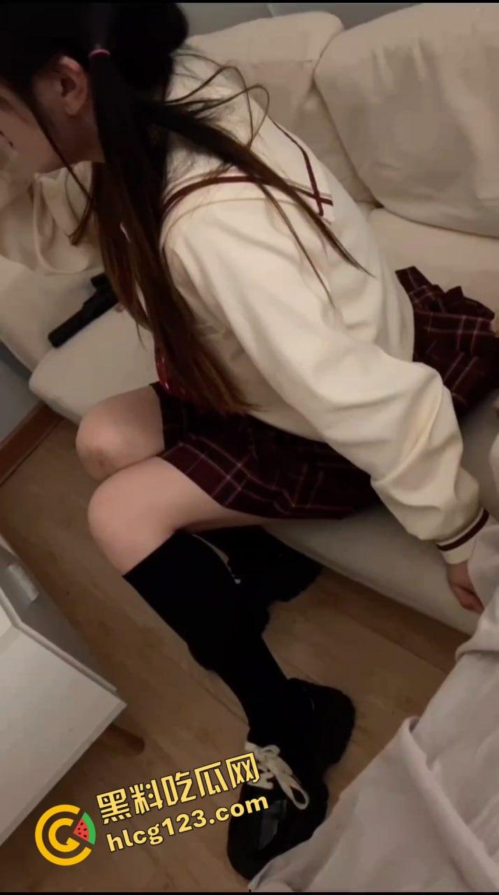 JK短裙小妹懂规矩!饭后直接开房,操得直乱叫,小逼都被草肿了!-10