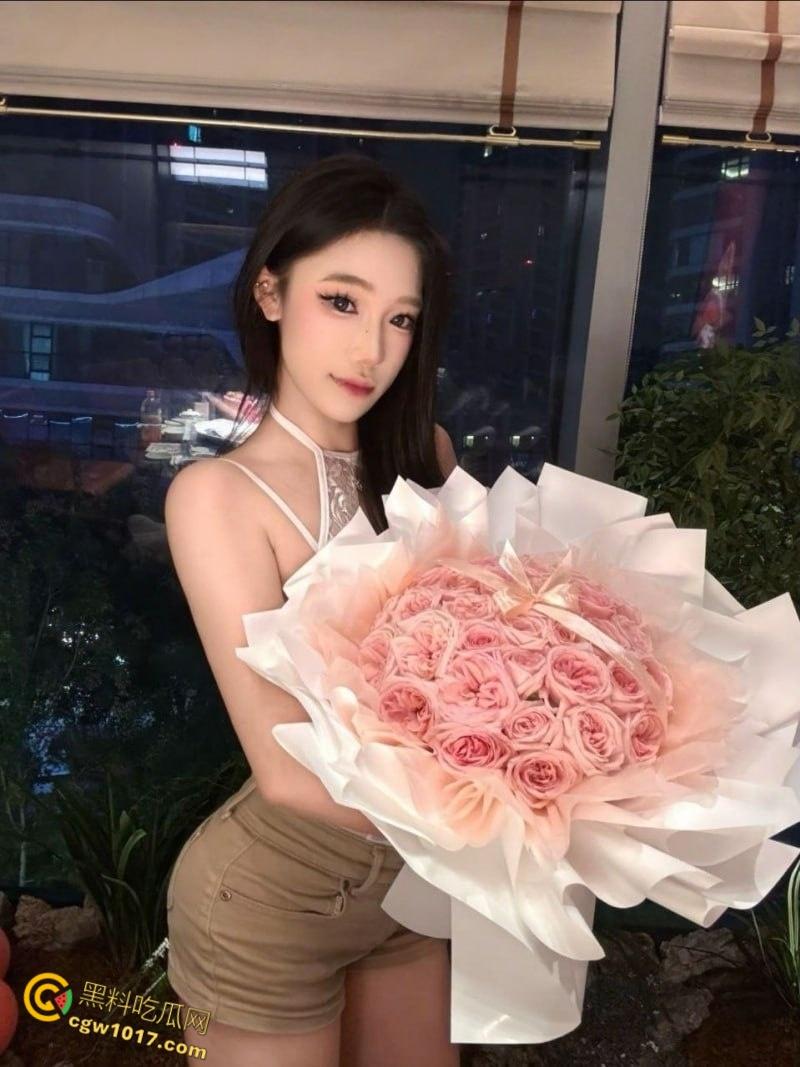 上海骚母狗【李锦怡】被男友疯狂爆操,大奶乳交娴熟口活一流,无套后入抽插,屁股被打得通红!-3