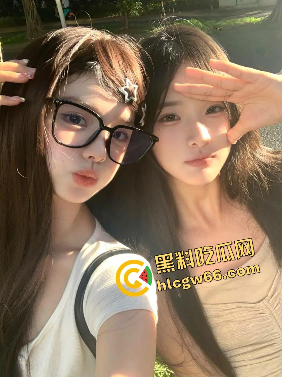 长沙兰博基尼富二代酒店双飞姐妹花,俩骚婊抢鸡猛舔争上位,奶子挺臀圆口活爽爆,舔脚自拍被曝光!-2