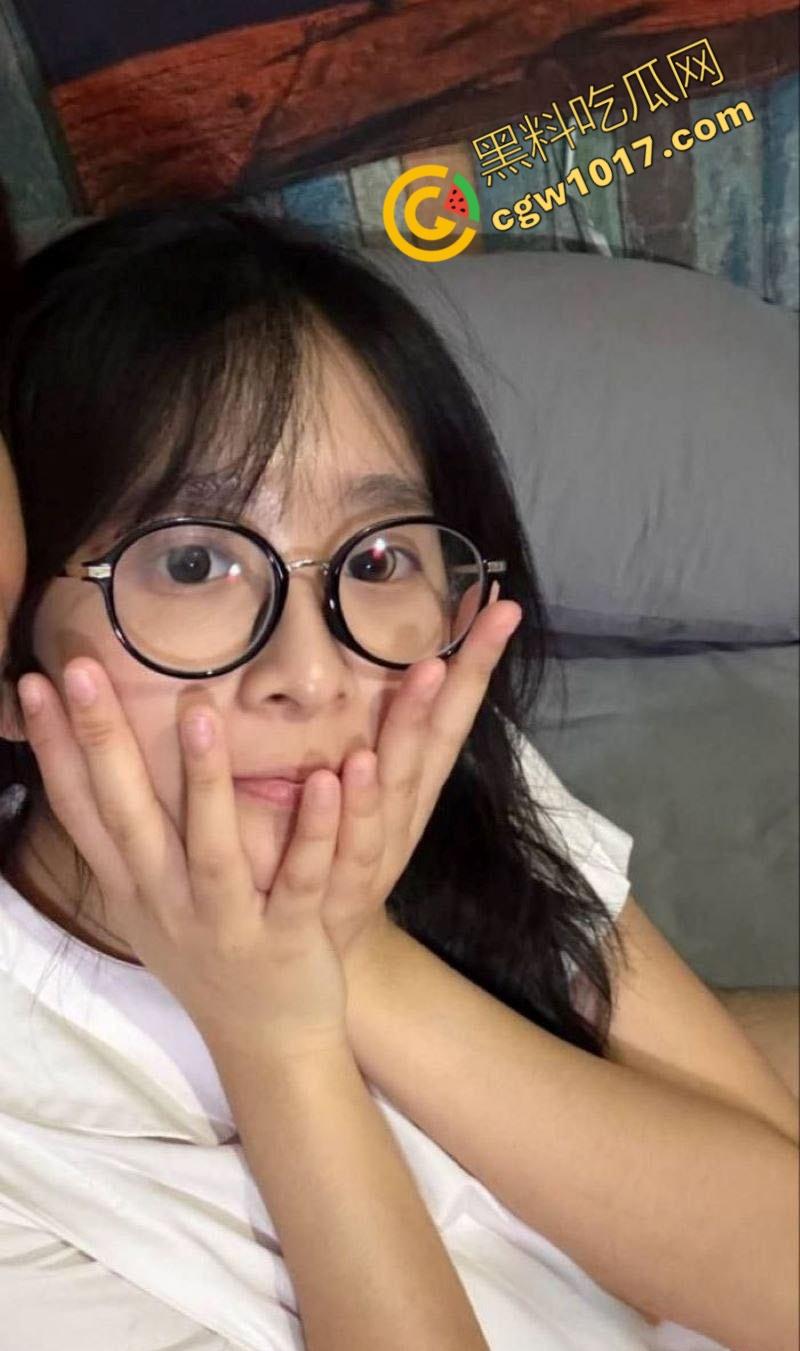 广西大学奇耻大辱!清纯校花【杨昕怡】激情性爱曝光:JK制服撩裙深喉互动,美乳晃荡挑逗连连!-2