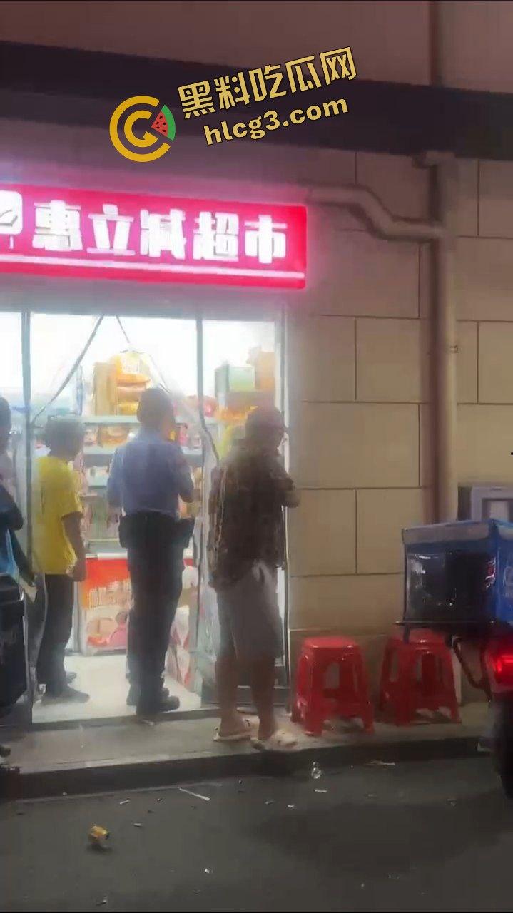 杭州打卡圣地!超市E乳老板娘 露奶经营店铺 双赢又双淫 警察都来打卡!-2