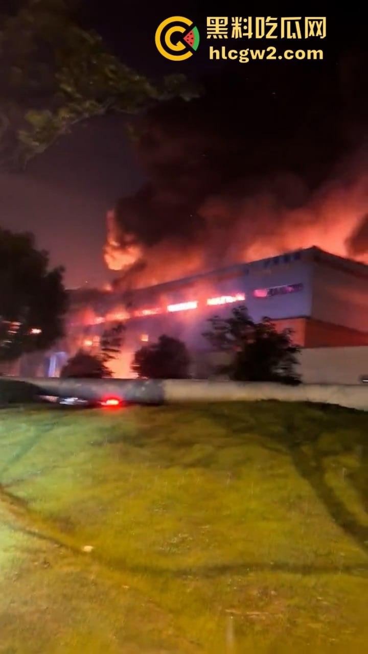 本不富裕的京东雪上加霜!江苏无锡京东自营仓突然失火被烧毁 双11快递滞发 损失惨重-3