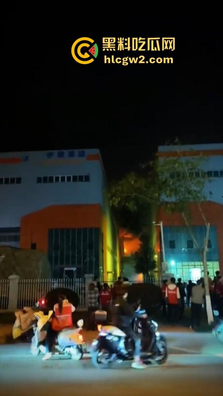 本不富裕的京东雪上加霜!江苏无锡京东自营仓突然失火被烧毁 双11快递滞发 损失惨重-4