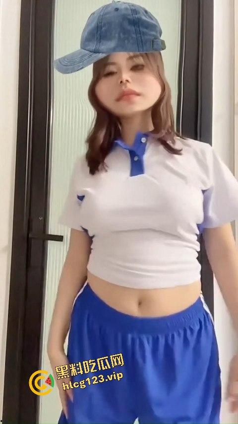 抖音80万网红【桃柒柒】裸舞玩出新花样!开灯关灯激凸擦边诱惑,粉丝炸锅内容已被隐藏!-12