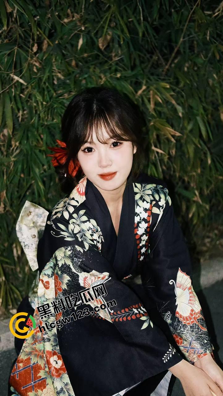 你相信光吗?郑州小婊深夜执行主人的羞耻任务,透明薄睡衣漏点出门,全程走光还舔着嘴说我好兴奋!-1