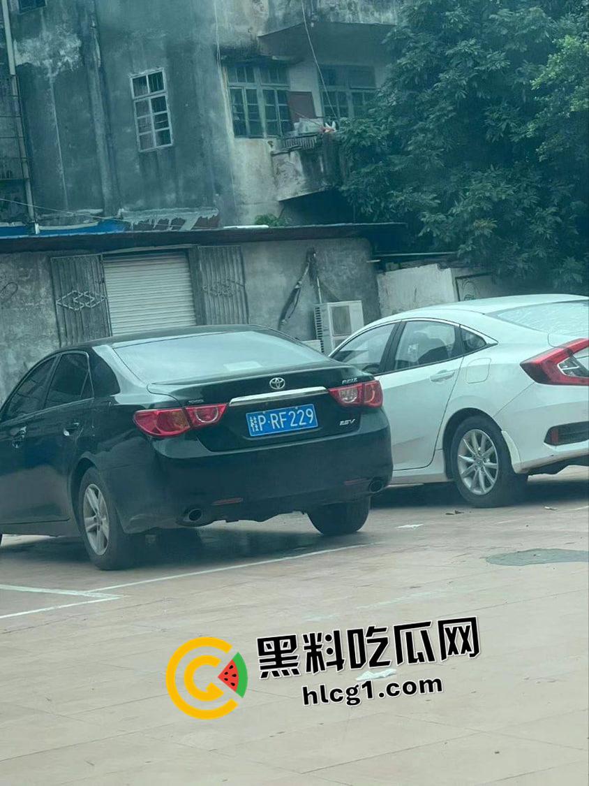 防城港大瓜!出轨小六岁小三被上门捉奸 打的头破血流还一脸不服-2