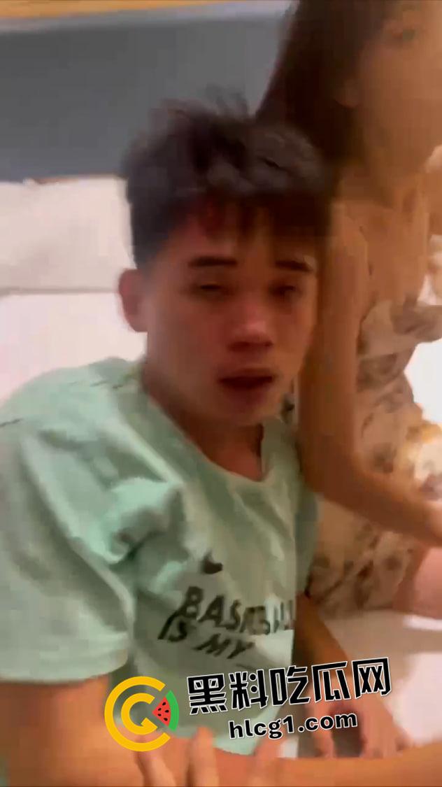 防城港大瓜!出轨小六岁小三被上门捉奸 打的头破血流还一脸不服-6