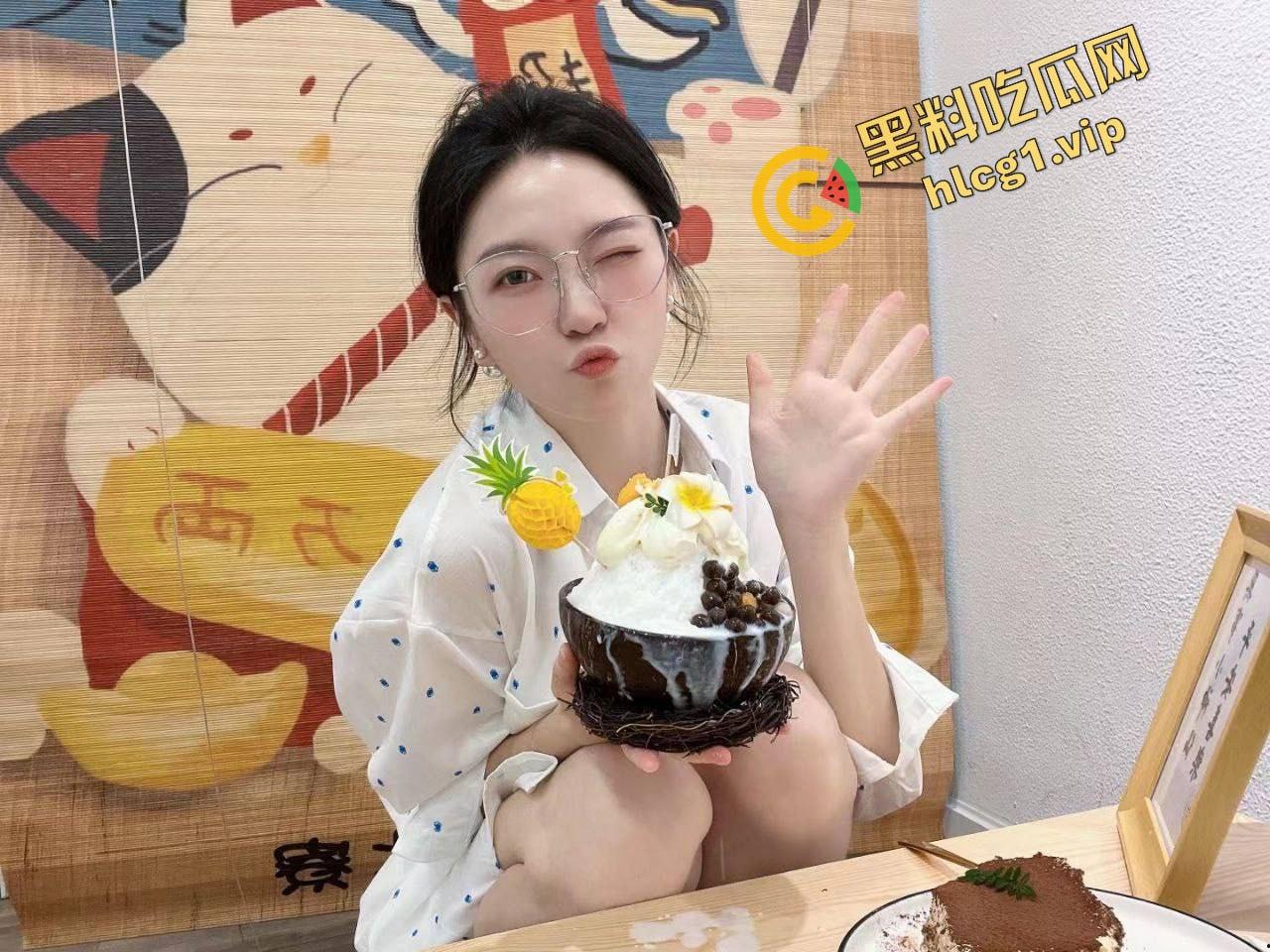 黑龙江高颜值人妻母狗『高梦圆』对镜口爆后入 顶到子宫要哭了 私拍性爱惨遭泄密!-2