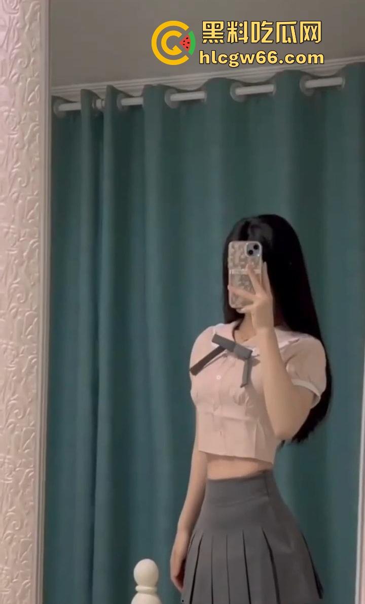 帝都5000买双飞两个学生妹轮番上阵伺候,干累了还能换口味,轮流骑互舔逼伺候得像皇帝爷!-2