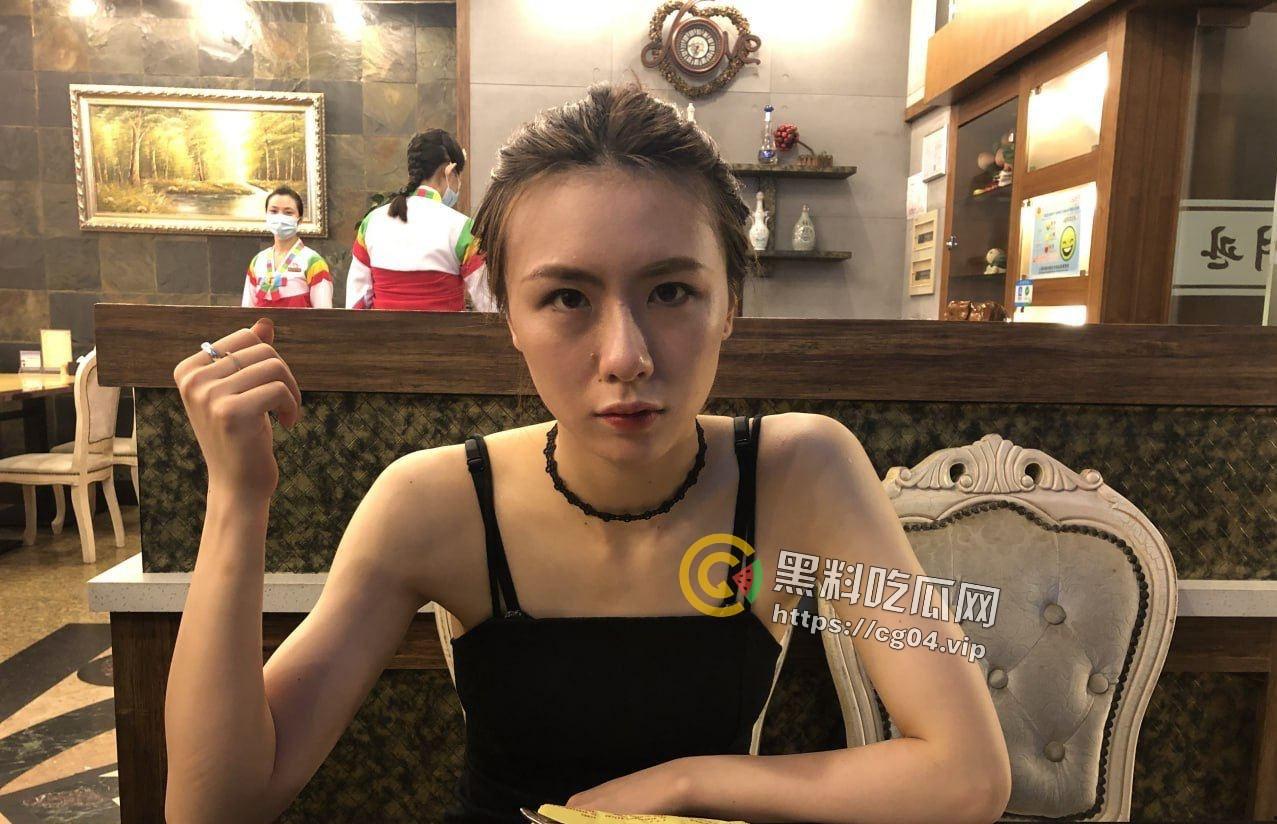 上海期货美女交易员【何麦伢】与男友啪啪视频及大量生活照流出 好几个角度看出妹妹已经生气了 好像目前受影响已经回广州-2