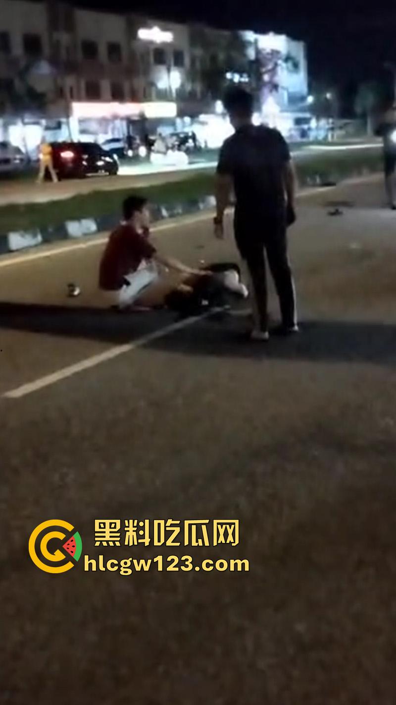 马来西亚血腥车祸现场,华裔驾车相撞导致2死4伤,现场血肉模糊胆小者勿入,现场画面流出!-7