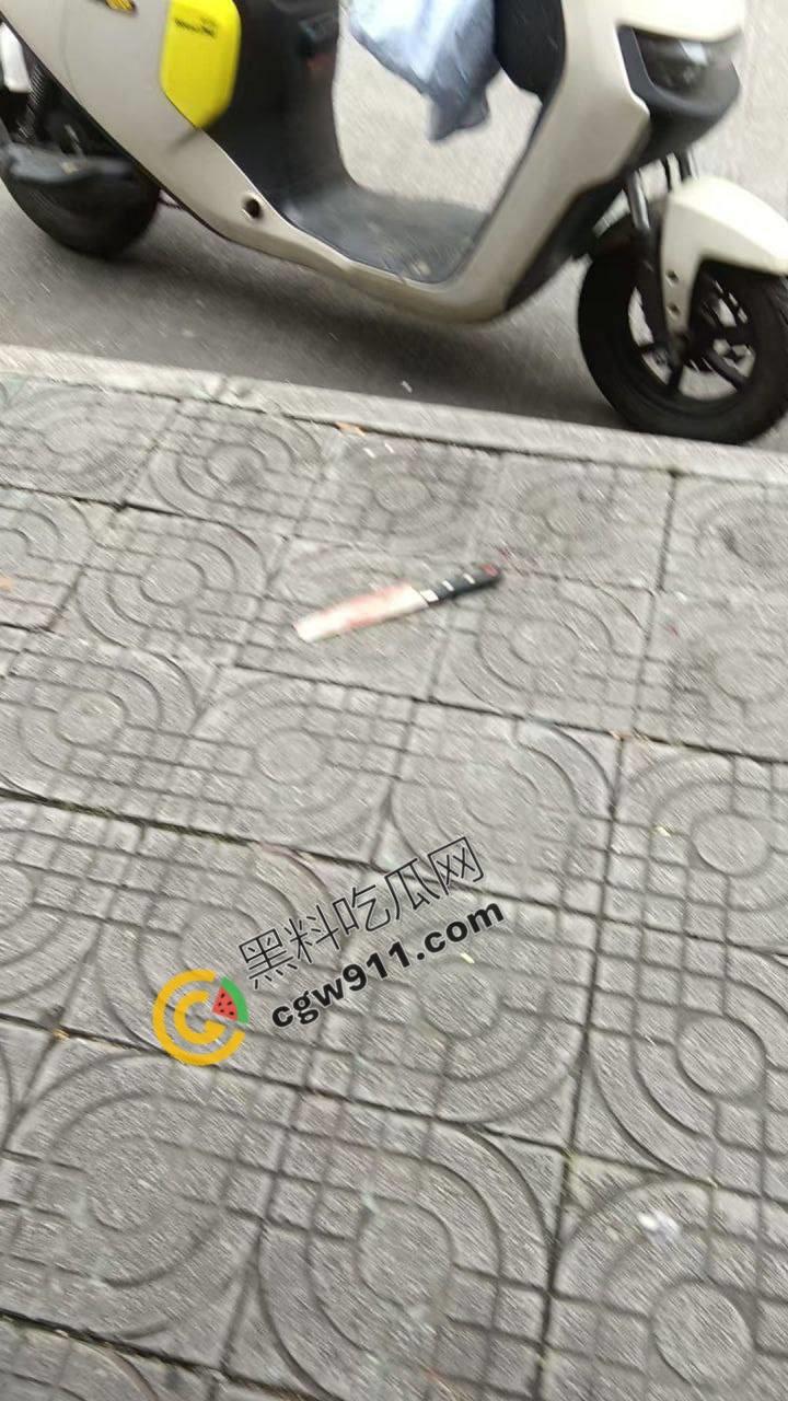 广西柳州街头疯狂砍人事件!男子疯狂持刀追砍,残暴削掉头皮,引爆全城惊恐!-5