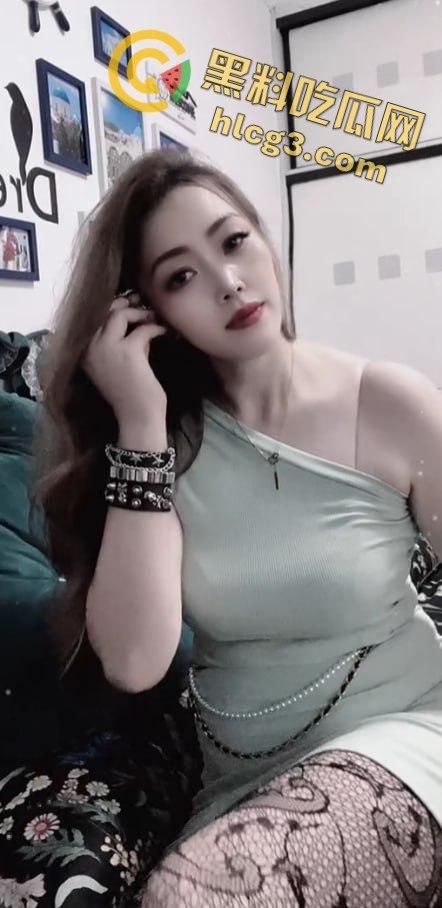 快手极品熟女『芙蓉姐』最新骚穴特写福利流出,舞者秀姐让人目瞪口呆!-9