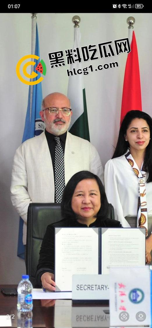 北京使馆车堵路事件 嚣张大妈说自己有外交豁免权 扬言警察来了都要滚 博主舒克和贝塔发布被删原视频-3