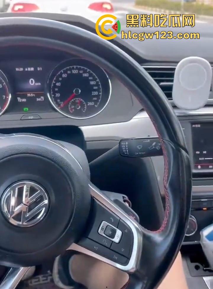 兄弟的眼镜女友 在车上激情口交 一边开车一边吃屌 停车后主动上位骑乘 偷情的感觉真刺激!-9