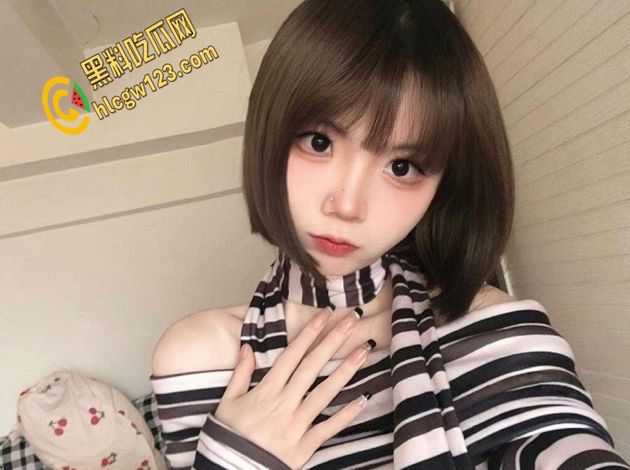 赣州师范科技学院【杨嘉婧】,青春期的身体就是躁动,粉逼都肿了嘴上还喊着我要!-1