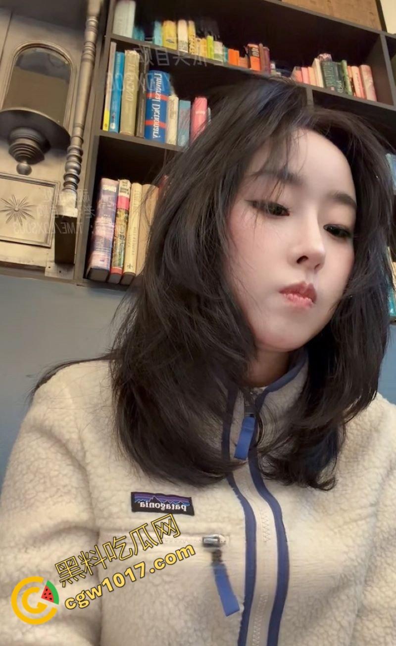 极品女神【噗噗】图书馆约会转山顶野战,美腿缠绕翘臀绽放,深喉口爆,嫩穴被后入内射,骚气拉满!-1