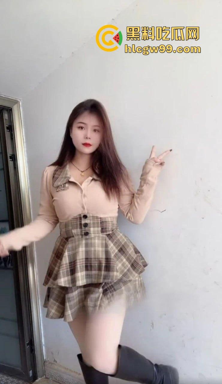 快手网红【小婊妹】明码标价200买自慰，2000线下一夜情，颜值平平还敢卖这么贵，真把自己当金逼了？-8