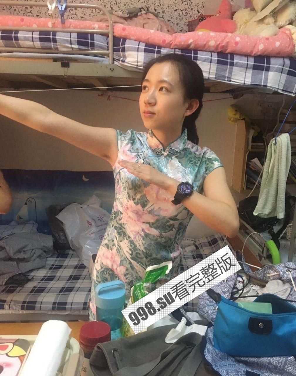 你上王者我上你!青岛反差淫娃谢梦娜约炮不忘和男友开黑玩王者!-2