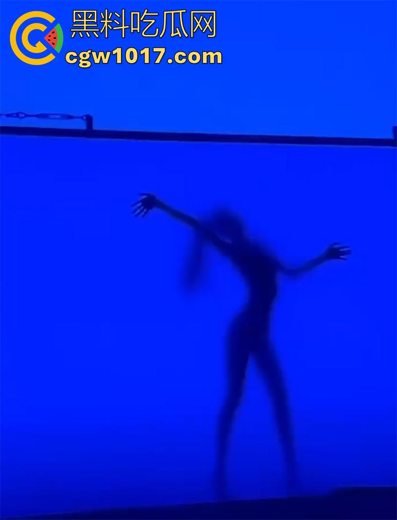 韩国尤物女爱豆Lisa，风马秀脱衣舞现场盗摄画面，以及彩排资源流出，资源绝版珍稀，偶像沦落成脱衣舞娘，这是露上瘾了？-5