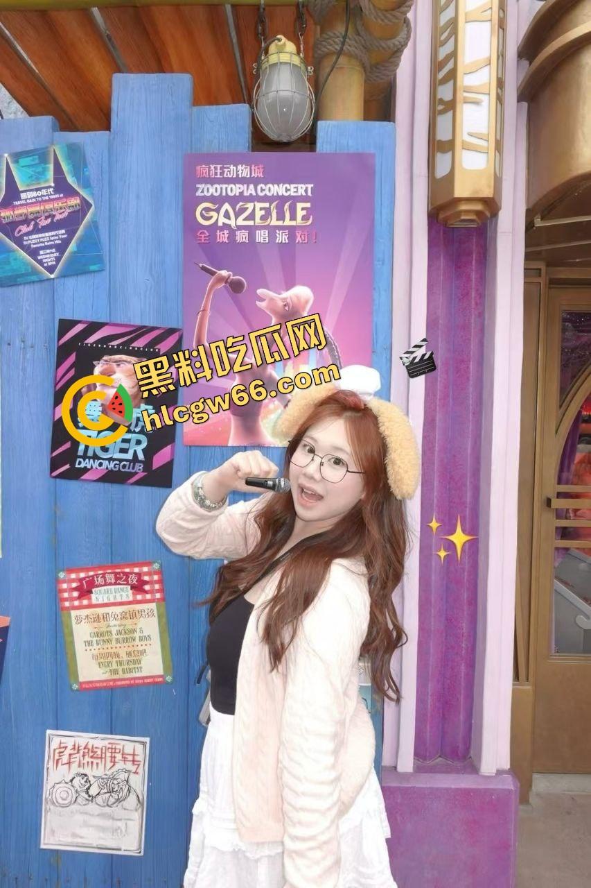 江苏巨乳白虎学生妹【李丹】肥臀肥穴当福利姬伺候金主，小骚逼水得像漏斗，什么姿势都能操！-5