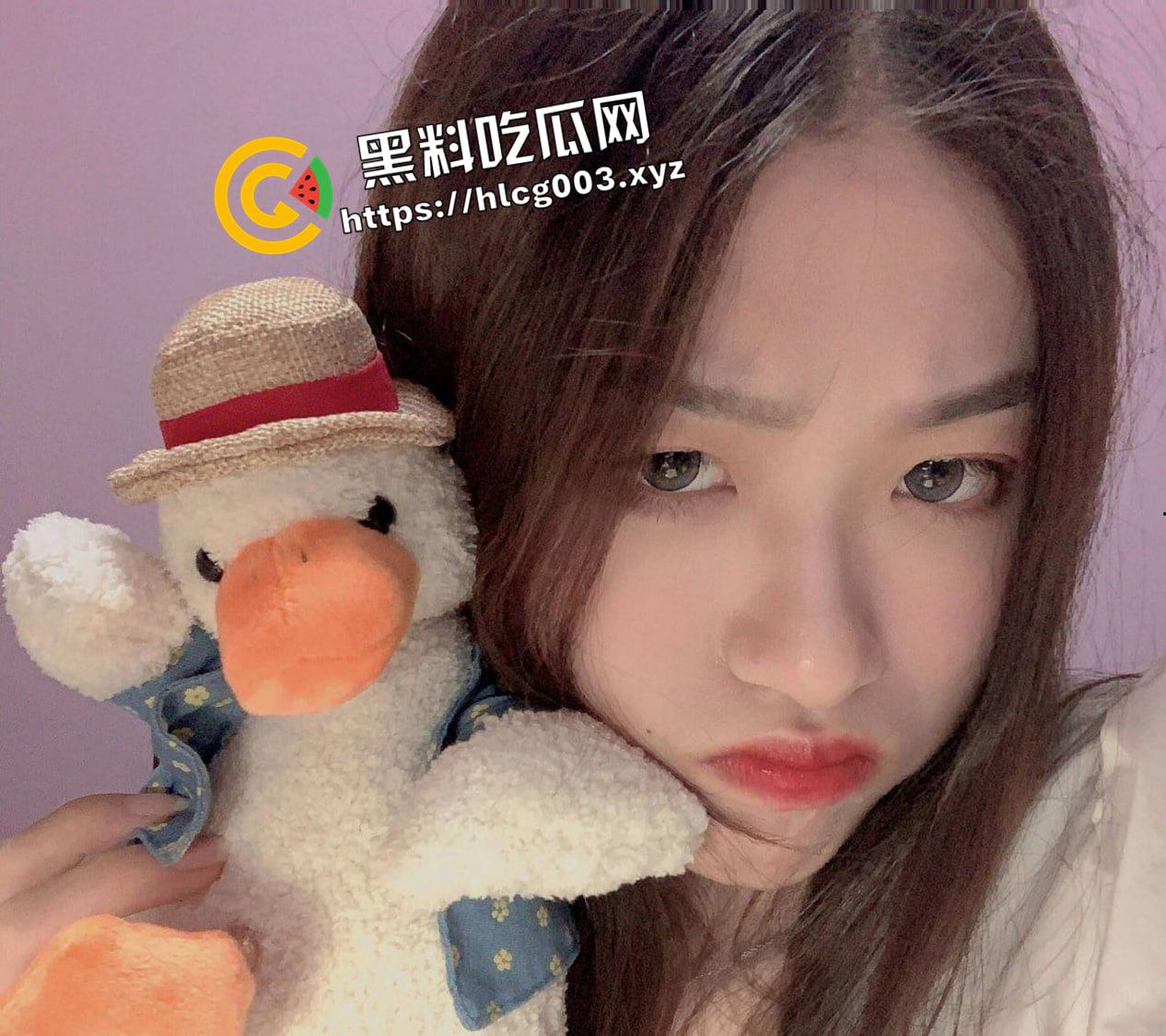 河南极品幼师的反差一面 白天教小孩子好好做人 晚上在床上风骚当狗 反差婊本婊-3