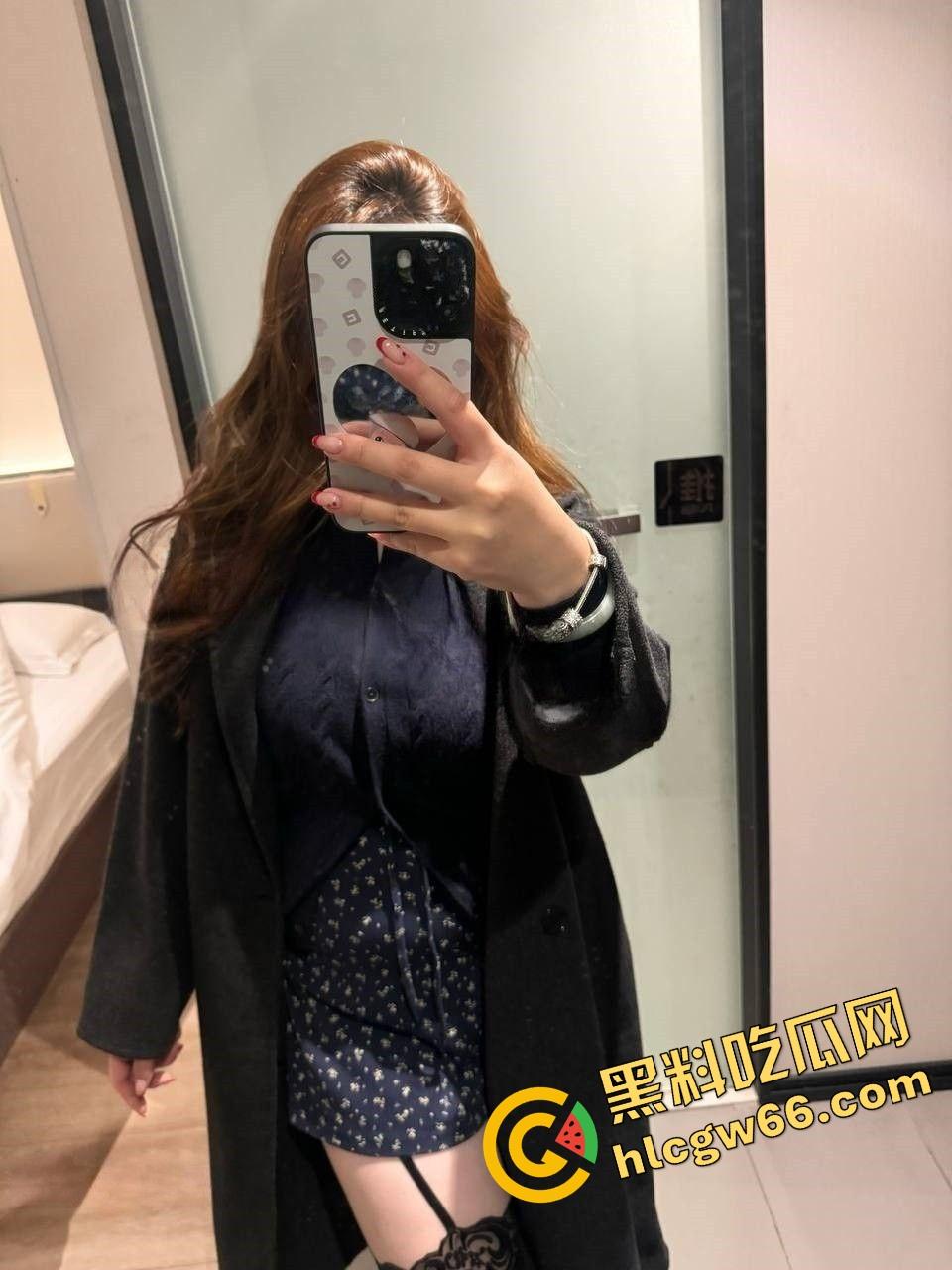 江苏巨乳白虎学生妹【李丹】肥臀肥穴当福利姬伺候金主，小骚逼水得像漏斗，什么姿势都能操！-9