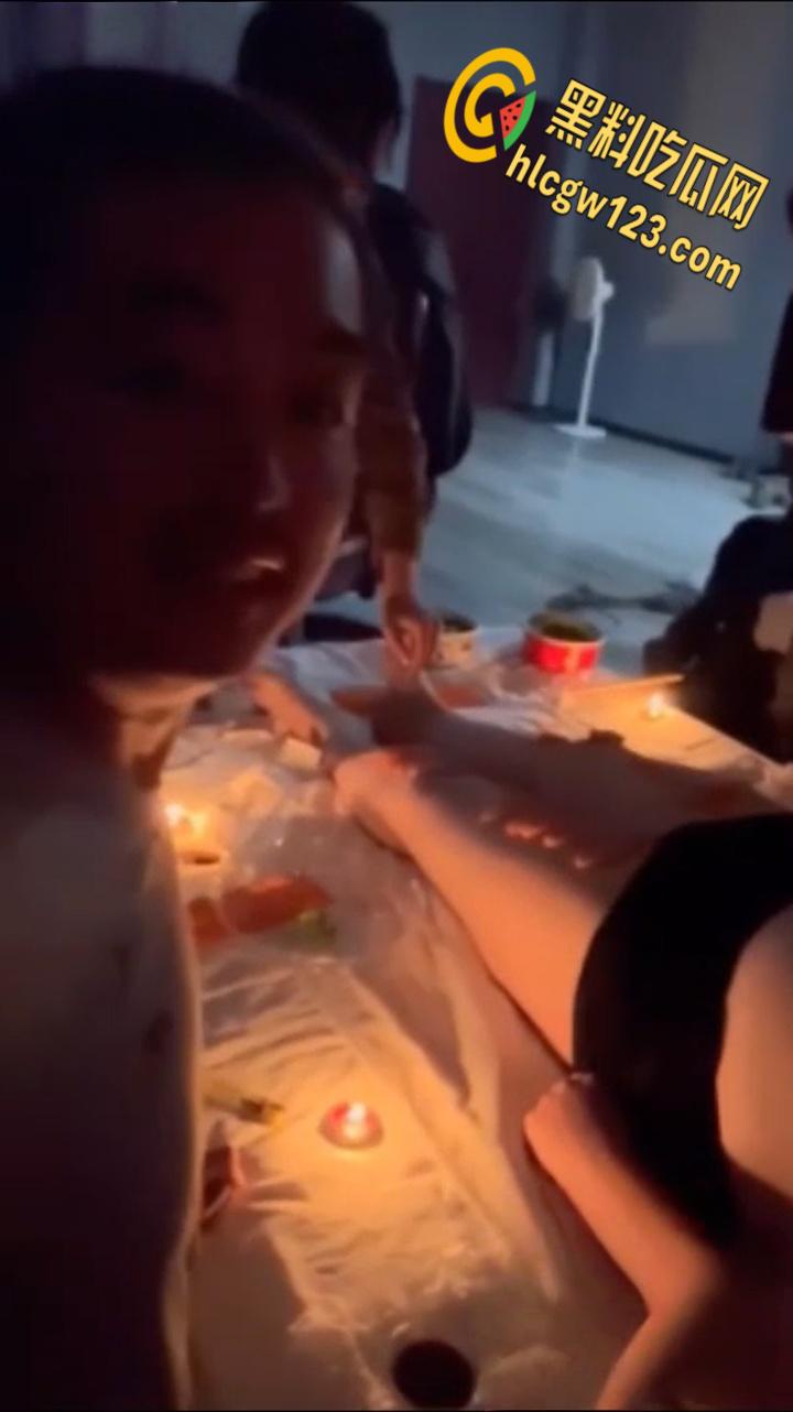 男体盛宴狂欢夜!猛男肌肉碰撞,淫乱炸裂我下巴都惊呆了!-3