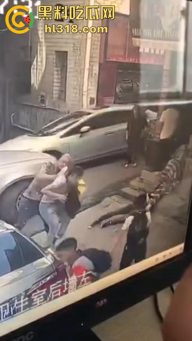 郑州男子持菜刀,砍杀奸夫淫妇,妻子出轨被老公发现,拿菜刀当场砍死奸夫,再追妻子狂砍!-4